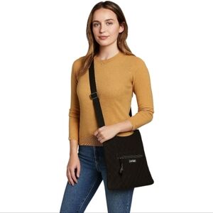 Vera Bradley Black Quilted Crossbody Bag Adjustable Strap Nylon Fabric EUC